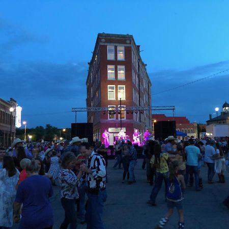 Frontier Hotel Pawhuska ภายนอก รูปภาพ
