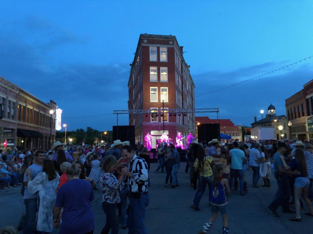 Frontier Hotel Pawhuska ภายนอก รูปภาพ